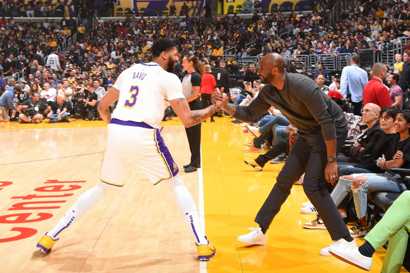 LOS ANGELES, CA - NOVEMBER 17: Anthony Davis #3 of the Los Angeles Lakers and NBA legend, Kobe Bryant high five before the game against the Atlanta Hawks on November 17, 2019 at STAPLES Center in Los Angeles, California. NOTE TO USER: User expressly acknowledges and agrees that, by downloading and/or using this Photograph, user is consenting to the terms and conditions of the Getty Images License Agreement. Mandatory Copyright Notice: Copyright 2019 NBAE (Photo by Andrew D. Bernstein/NBAE via Getty Images)