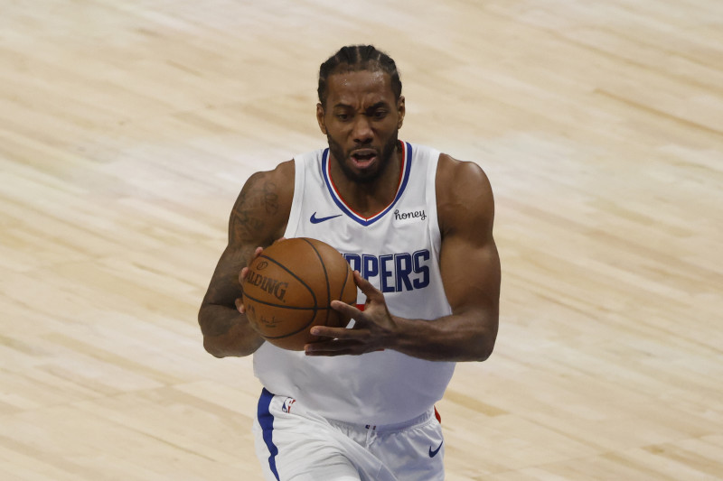 Report Clippers Kawhi Leonard Out Indefinitely With Knee Injury Acl Damage Feared Bleacher Report Latest News Videos And Highlights