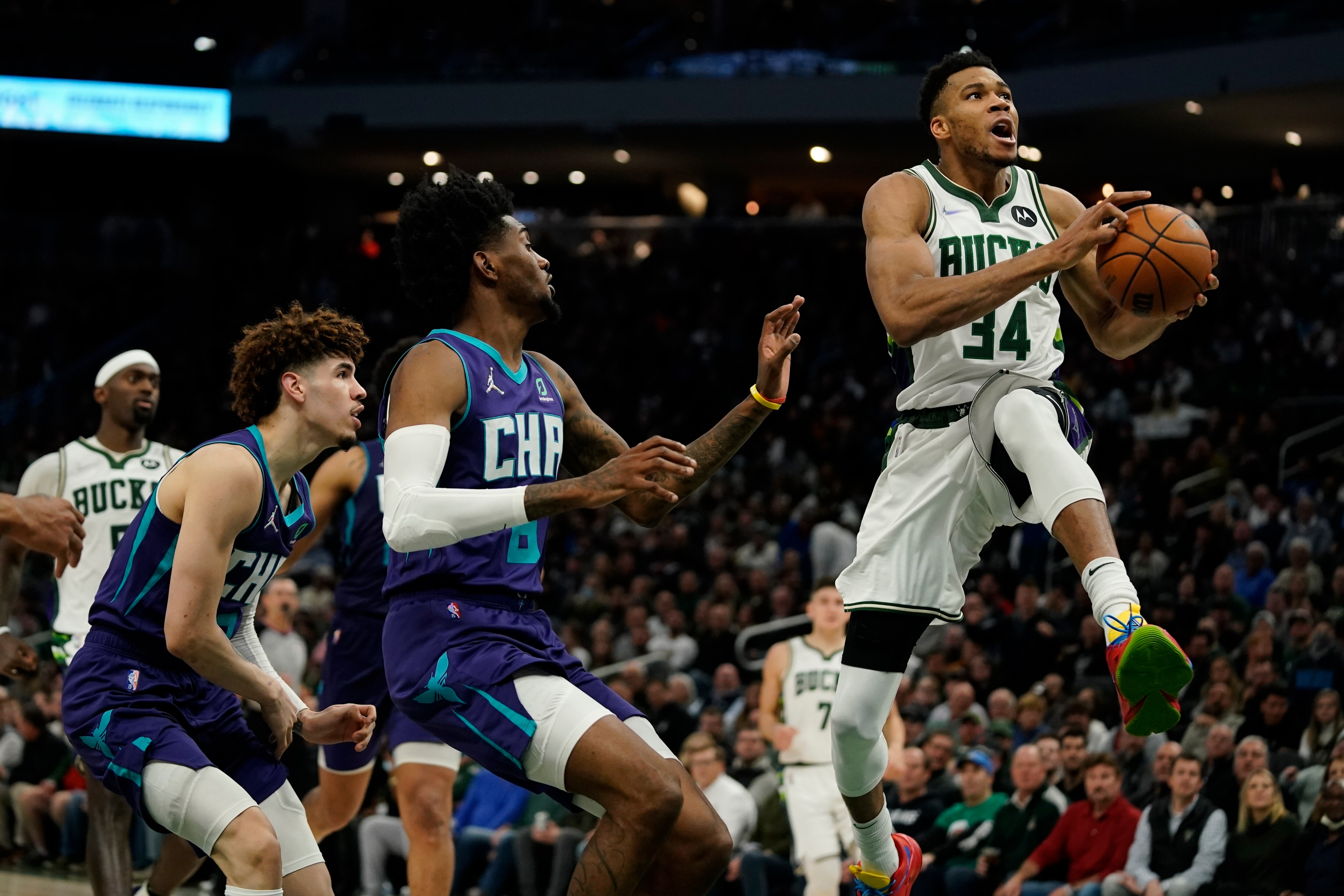 Giannis on Game-Winning Layup vs. Hornets: I&rsquo;m Getting Old So I 