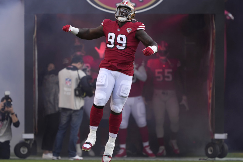 49ers DT Javon Kinlaw threatens reporter Grant Cohn at OTAs, knocks hat off  : r/nfl