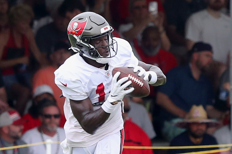 TAMPA, FL - AUG 11: Tampa Bay Buccaneers wide receiver Chris Godwin (14) catches a pass during the Tampa Bay Buccaneers & Miami Dolphins Joint-Practice on August 11, 2022 at the AdventHealth Training Center at One Buccaneer Place in Tampa, Florida. (Photo by Cliff Welch/Icon Sportswire via Getty Images)