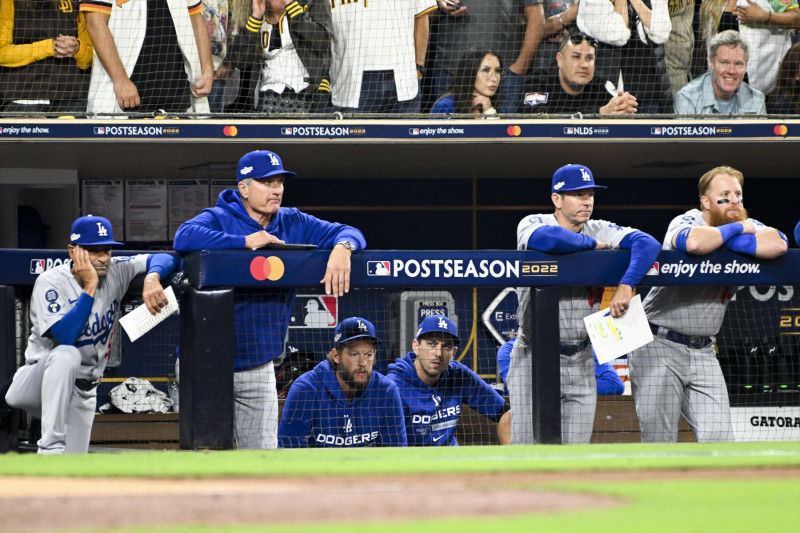 It's a smashing debut for Manager Dave Roberts as Dodgers crush Padres 15-0  in record opening-day blowout - Los Angeles Times