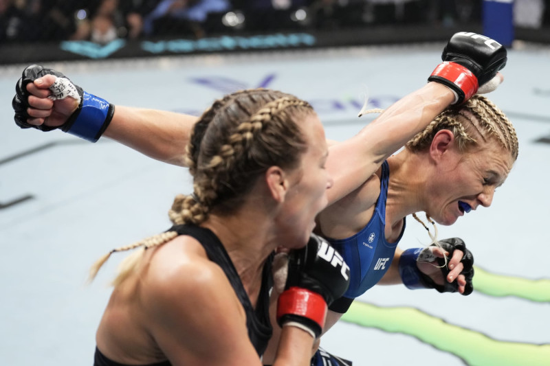 ABU DHABI, UNITED ARAB EMIRATES - OCTOBER 22: (L-R) Katlyn Chookagian punches Manon Fiorot of France in a flyweight fight during the UFC 280 event at Etihad Arena on October 22, 2022 in Abu Dhabi, United Arab Emirates. (Photo by Chris Unger/Zuffa LLC)