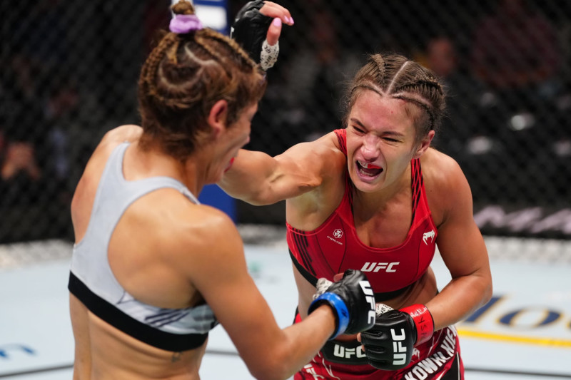 NEW YORK, NEW YORK - NOVEMBER 12: (R-L) Karolina Kowalkiewicz of Poland punches Silvana Gomez Juarez of Argentina in a strawweight bout during the UFC 281 event at Madison Square Garden on November 12, 2022 in New York City. (Photo by Jeff Bottari/Zuffa LLC)
