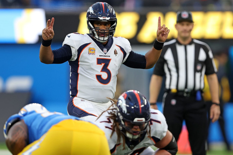 Report: Broncos fear QB Russell Wilson will miss time