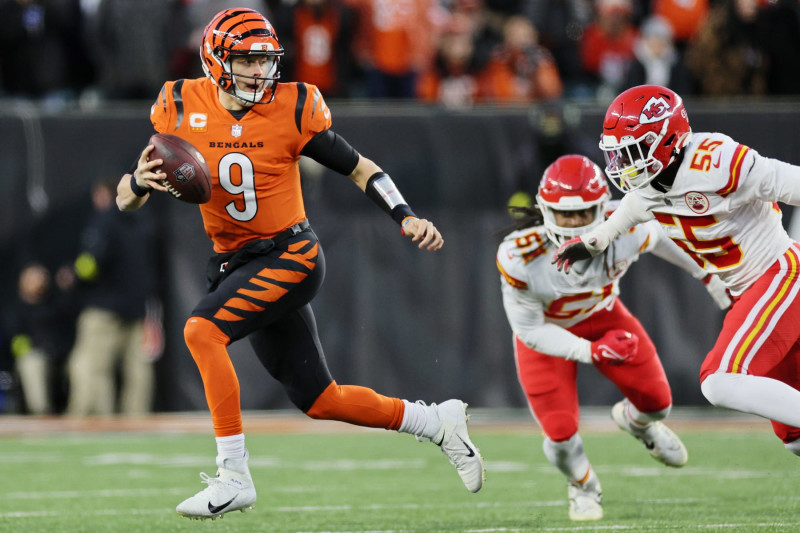 Bengals fans turn out in Cincinnati to watch Super Bowl