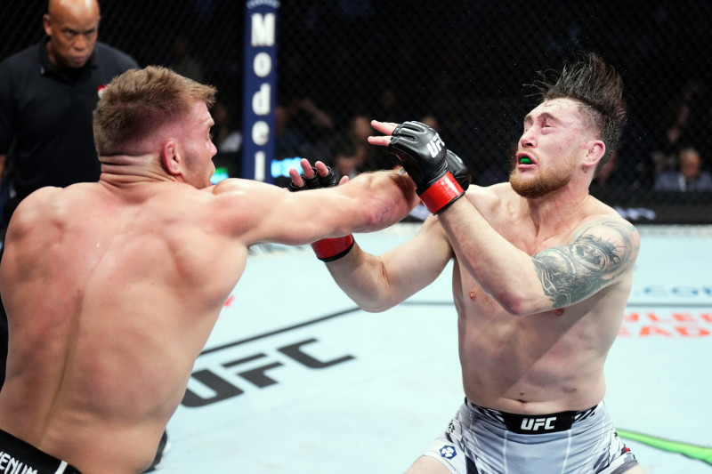LAS VEGAS, NEVADA - DECEMBER 10: (L-R) Dricus Du Plessis of South Africa punches Darren Till of England in a middleweight fight during the UFC 282 event at T-Mobile Arena on December 10, 2022 in Las Vegas, Nevada. (Photo by Chris Unger/Zuffa LLC)