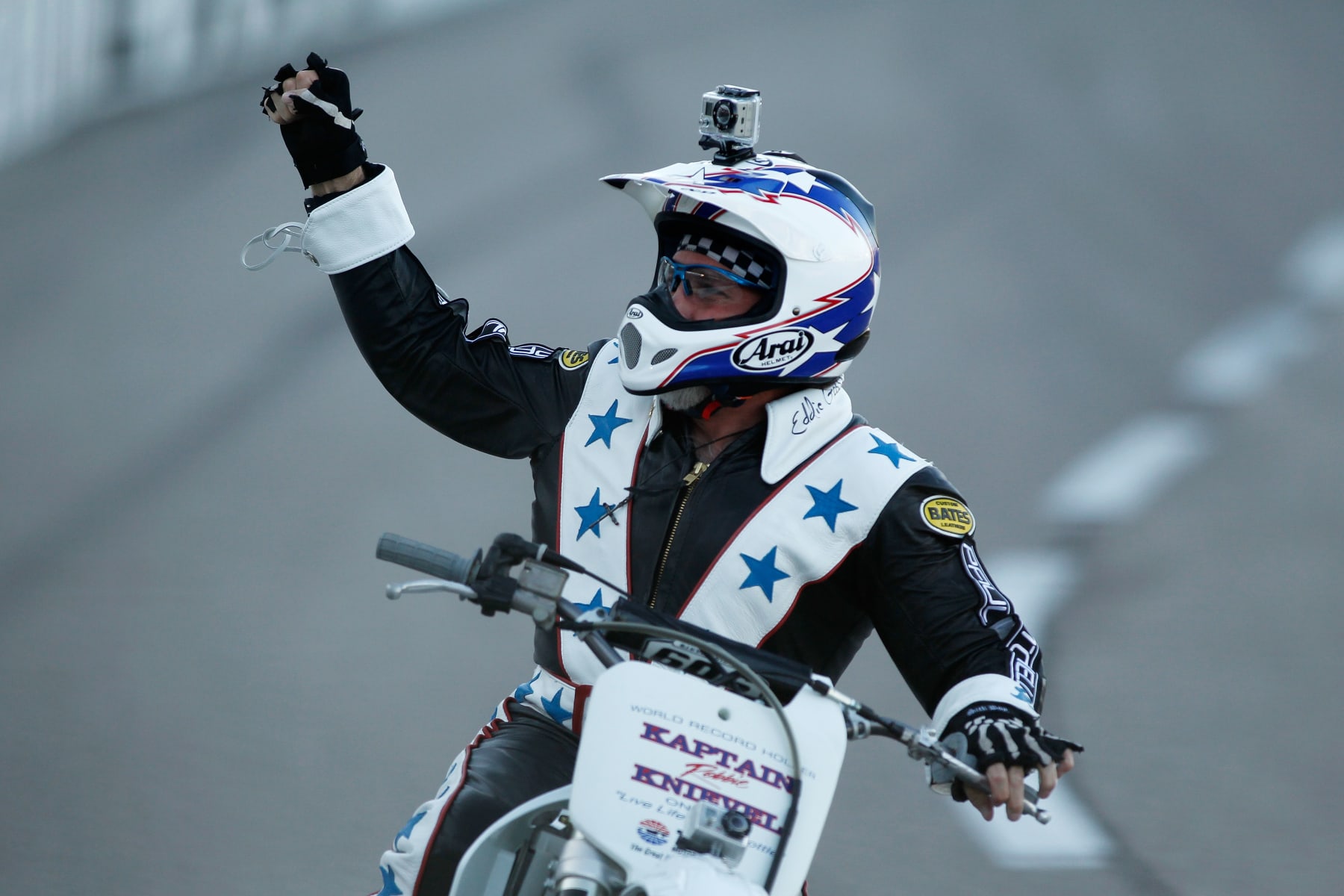 Robbie Knievel, Son of Iconic Stuntman Evel, Dies at Age 60 from Cancer