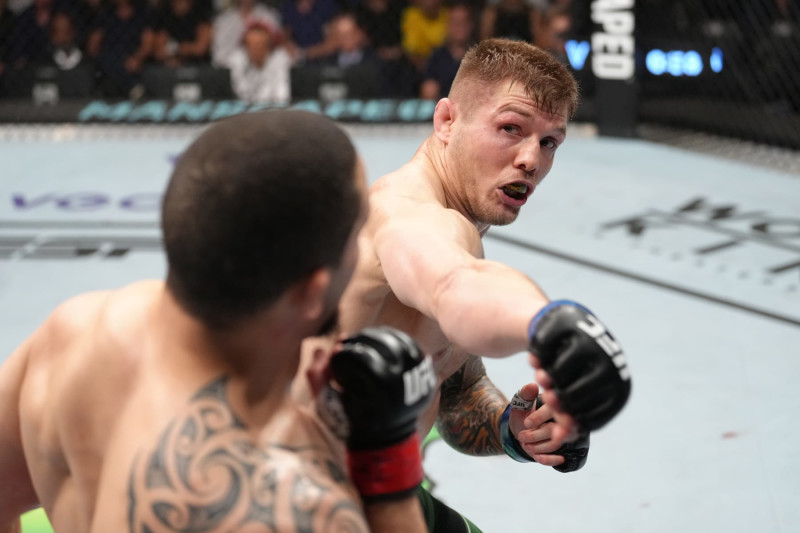 Marvin Vettori throws a punch at Robert Whittaker. 