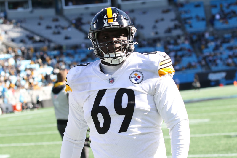 CHARLOTTE, NC - DECEMBER 18: Pittsburgh Steelers offensive guard Kevin Dotson (69) during an NFL football game between the Pittsburg Steelers and the Carolina Panthers on December 18, 2022 at Bank of America Stadium in Charlotte, N.C. (Photo by John Byrum/Icon Sportswire via Getty Images)