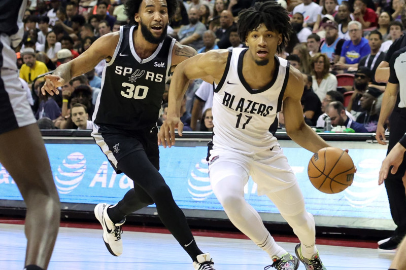 LAS VEGAS, NEVADA - JULY 09: Shaedon Sharpe #17 of the Portland Trail Blazers drives against Julian Champagnie #30 of the San Antonio Spurs in the first half of a 2023 NBA Summer League game at the Thomas & Mack Center on July 09, 2023 in Las Vegas, Nevada. NOTE TO USER: User expressly acknowledges and agrees that, by downloading and or using this photograph, User is consenting to the terms and conditions of the Getty Images License Agreement. (Photo by Ethan Miller/Getty Images)