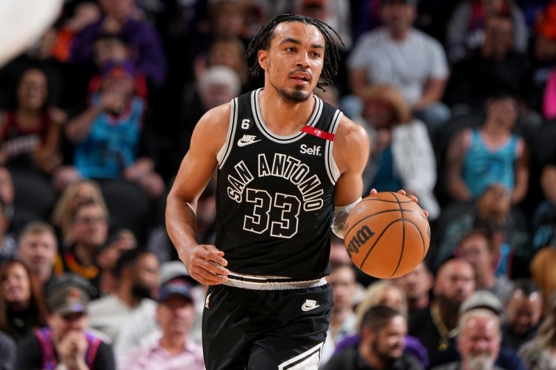 PHOENIX, AZ - APRIL 4: Tre Jones #33 of the San Antonio Spurs dribbles the ball during the game against the Phoenix Suns on April 4, 2023 at Footprint Center in Phoenix, Arizona. NOTE TO USER: User expressly acknowledges and agrees that, by downloading and or using this photograph, user is consenting to the terms and conditions of the Getty Images License Agreement. Mandatory Copyright Notice: Copyright 2023 NBAE (Photo by Garrett Ellwood/NBAE via Getty Images)