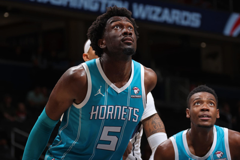 WASHINGTON, DC -  OCTOBER 12: Mark Williams #5 of the Charlotte Hornets waits for rebound during the game against the Washington Wizards on October 12, 2023 at Capital One Arena in Washington, DC. NOTE TO USER: User expressly acknowledges and agrees that, by downloading and or using this Photograph, user is consenting to the terms and conditions of the Getty Images License Agreement. Mandatory Copyright Notice: Copyright 2023 NBAE (Photo by Stephen Gosling/NBAE via Getty Images)