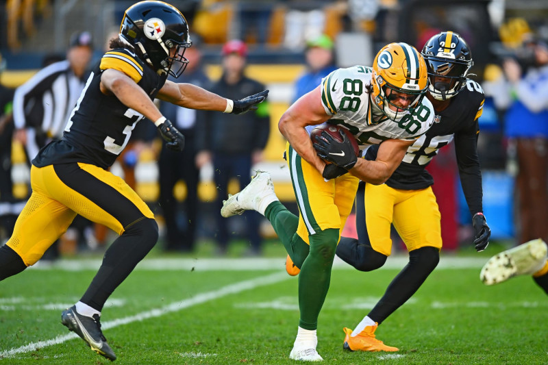 PITTSBURGH, PENNSYLVANIA - NOVEMBER 12: Luke Musgrave #88 of the Green Bay Packers runs past Levi Wallace #29 of the Pittsburgh Steelers during the third quarter at Acrisure Stadium on November 12, 2023 in Pittsburgh, Pennsylvania. (Photo by Joe Sargent/Getty Images)