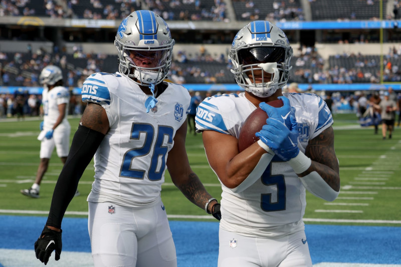 INGLEWOOD, CALIFORNIA - NOVEMBER 12: David Montgomery #5 of the Detroit Lions and Jahmyr Gibbs #26 of the Detroit Lions warm up before the game against the Los Angeles Chargers at SoFi Stadium on November 12, 2023 in Inglewood, California. (Photo by Harry How/Getty Images)