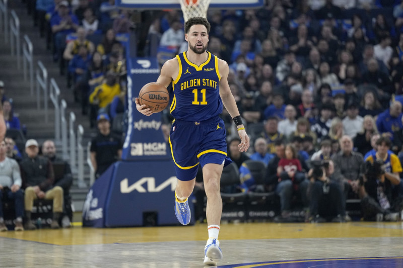 SAN FRANCISCO, CALIFORNIA - DECEMBER 30: Klay Thompson #11 of the Golden State Warriors dribbles the ball up court against the Dallas Mavericks during the first quarter of an NBA basketball game at Chase Center on December 30, 2023 in San Francisco, California. NOTE TO USER: User expressly acknowledges and agrees that, by downloading and or using this photograph, User is consenting to the terms and conditions of the Getty Images License Agreement. (Photo by Thearon W. Henderson/Getty Images)