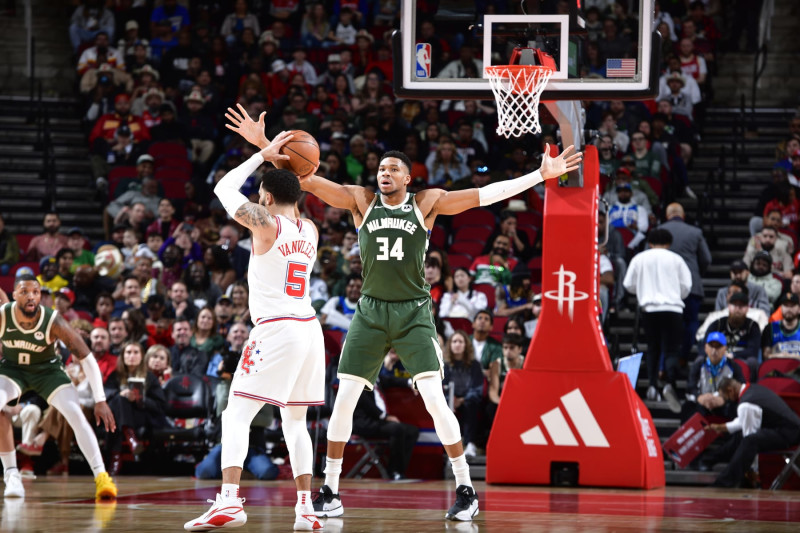 Giannis Antetokounmpo Criticizes Bucks' Defensive Effort Against ...