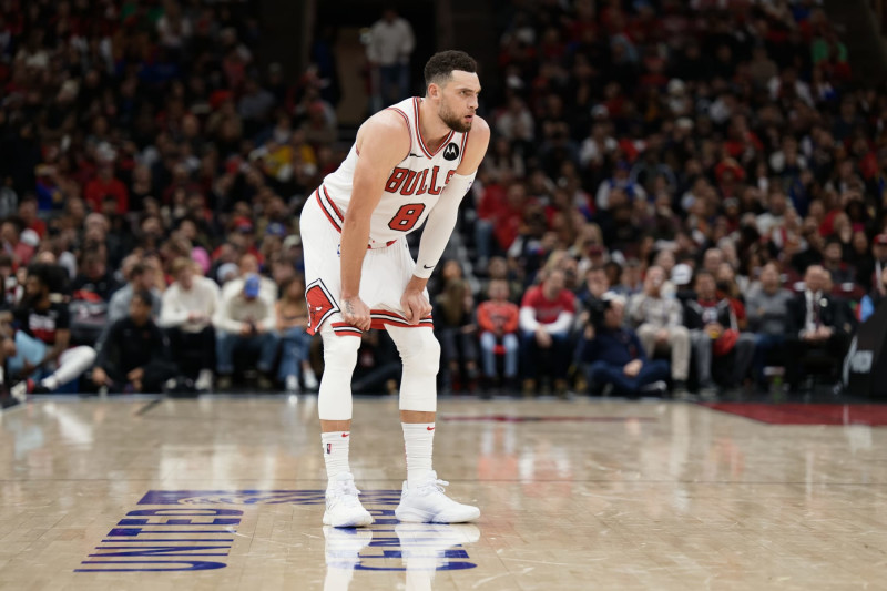 CHICAGO, ILLINOIS - JANUARY 12:  Zach Lavine #8 of the Chicago Bulls controls the ball against the Golden State Warriors on January 12, 2024 at United Center in Chicago, Illinois.   NOTE TO USER: User expressly acknowledges and agrees that, by downloading and or using this photograph, User is consenting to the terms and conditions of the Getty Images License Agreement.  (Photo by Jamie Sabau/Getty Images)