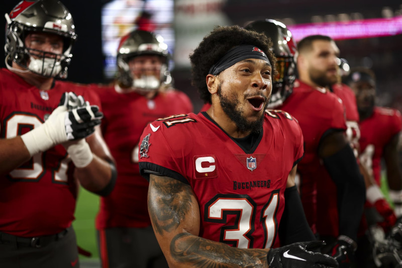 TAMPA, FL - JANUARY 15: Antoine Winfield Jr. #31 of the Tampa Bay Buccaneers gives a speech in the team huddle prior to an NFL wild-card playoff football game against the Philadelphia Eagles at Raymond James Stadium on January 15, 2024 in Tampa, Florida. (Photo by Kevin Sabitus/Getty Images)