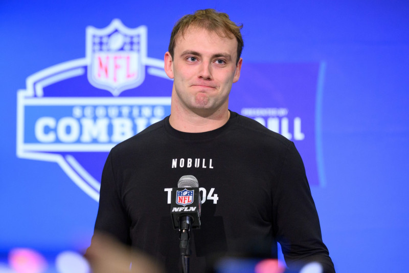 INDIANAPOLIS, IN - FEBRUARY 29: Georgia tight end Brock Bowers answers questions from the media during the NFL Scouting Combine on February 29, 2024, at the Indiana Convention Center in Indianapolis, IN. (Photo by Zach Bolinger/Icon Sportswire via Getty Images)