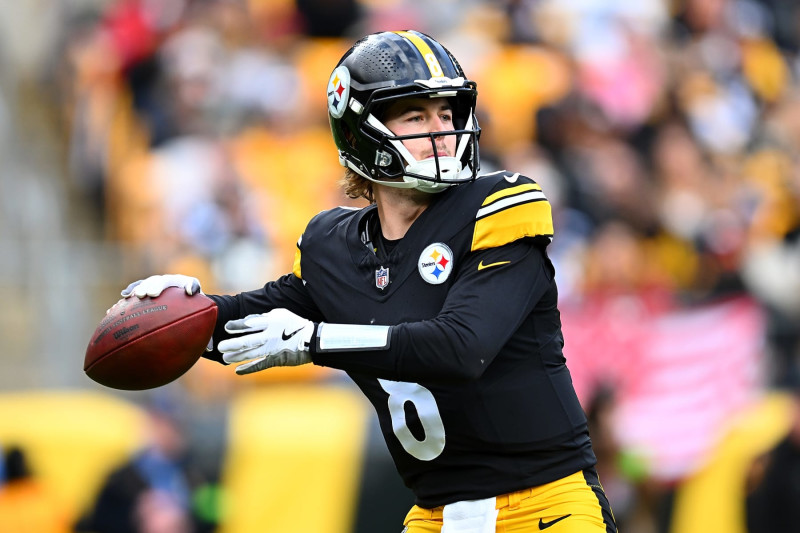 PITTSBURGH, PENNSYLVANIA - DECEMBER 3:  Kenny Pickett #8 of the Pittsburgh Steelers in action during the game against the Arizona Cardinals at Acrisure Stadium on December 3, 2023 in Pittsburgh, Pennsylvania. (Photo by Joe Sargent/Getty Images)