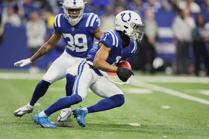 INDIANAPOLIS, INDIANA - JANUARY 06: Josh Downs #1of the Indianapolis Colts runs with the ball against the Houston Texans at Lucas Oil Stadium on January 06, 2024 in Indianapolis, Indiana. (Photo by Andy Lyons/Getty Images)
