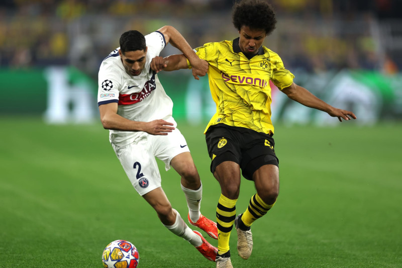 DORTMUND, GERMANY - MAY 01: Achraf Hakimi of Paris Saint-Germain is challenged by Karim Adeyemi of Borussia Dortmund during the UEFA Champions League semi-final first leg match between Borussia Dortmund and Paris Saint-Germain at Signal Iduna Park on May 01, 2024 in Dortmund, Germany. (Photo by Lars Baron/Getty Images) (Photo by Lars Baron/Getty Images)