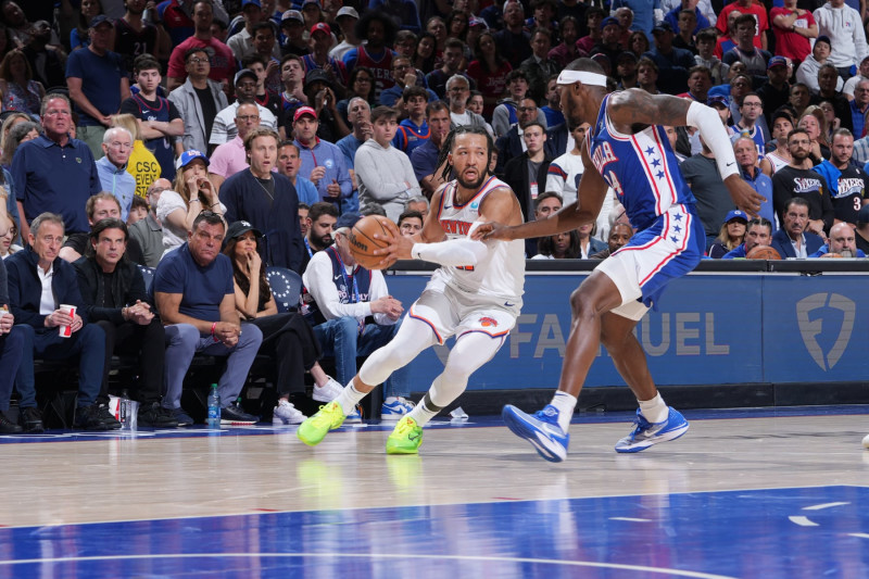 PHILADELPHIA, PA - MAY 2: Jalen Brunson #11 of the New York Knicks handles the ball during the game against the Philadelphia 76ers during Round 1 Game 6 of the 2024 NBA Playoffs on May 2, 2024 at the Wells Fargo Center in Philadelphia, Pennsylvania NOTE TO USER: User expressly acknowledges and agrees that, by downloading and/or using this Photograph, user is consenting to the terms and conditions of the Getty Images License Agreement. Mandatory Copyright Notice: Copyright 2024 NBAE (Photo by Jesse D. Garrabrant/NBAE via Getty Images)