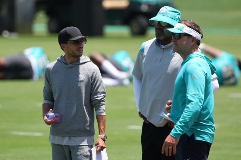 MAMII GARDNES, FL - MAY 10: Miami Dolphin head coach Mike McDaniel chats with staff during the Miami Dolphins Rookie Mini Camp on Friday. May 10, 2024 at Baptist Health Training Complex in Miami Gardens, Fla. (Photo by Peter Joneleit/Icon Sportswire via Getty Images)