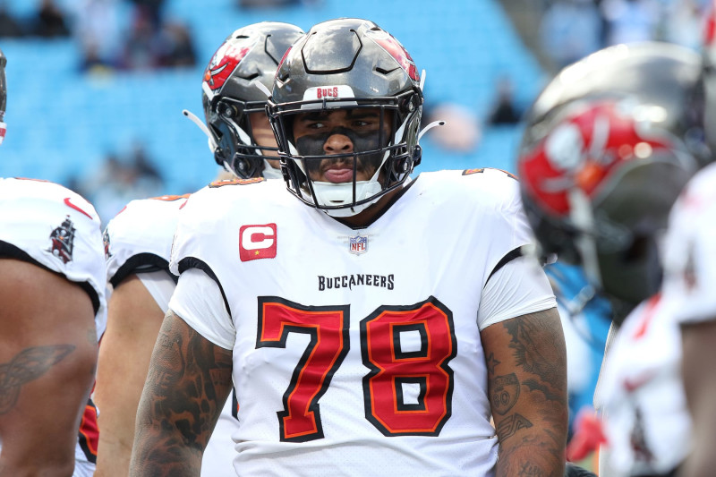 CHARLOTTE, NC - JANUARY 07: Tampa Bay Buccaneers offensive tackle Tristan Wirfs (78) during an NFL football game between the Tampa Bay Buccaneers and the Carolina Panthers on January 7, 2024 at Bank of America Stadium in Charlotte, N.C. (Photo by John Byrum/Icon Sportswire via Getty Images)