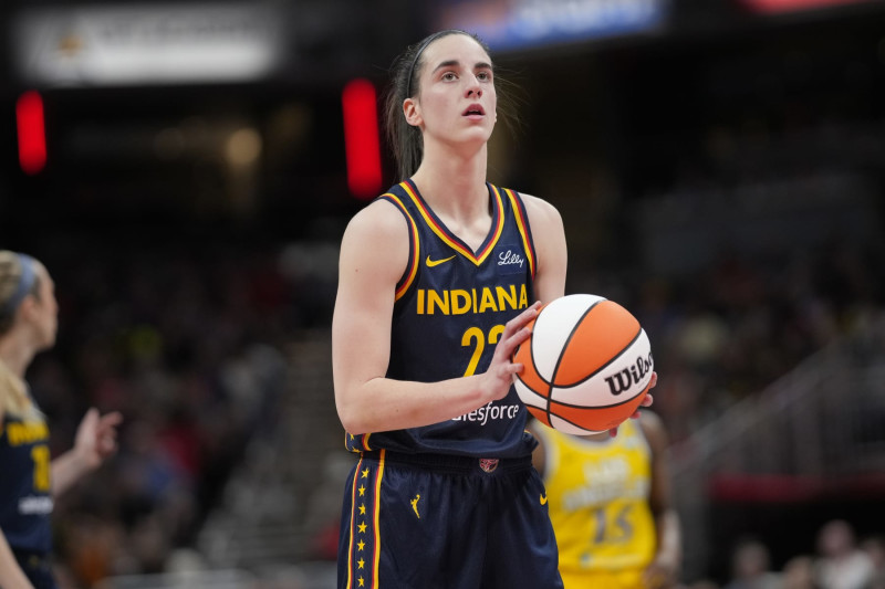 INDIANAPOLIS, IN - MAY 28:  Caitlin Clark #22 of the Indiana Fever shoots a free throw during the game  against the Los Angeles Sparks on May 28, 2024 at Gainbridge Fieldhouse in Indianapolis, Indiana. NOTE TO USER: User expressly acknowledges and agrees that, by downloading and or using this Photograph, user is consenting to the terms and conditions of the Getty Images License Agreement. Mandatory Copyright Notice: Copyright 2024 NBAE (Photo by A.J. Mast/NBAE via Getty Images)