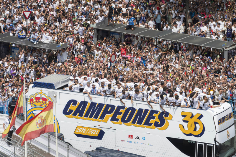 MADRID, SPAIN - 2024/05/12: Real Madrid players celebrate winning the 36th Spanish soccer league title, La Liga trophy, at Cibeles Square, where thousands of fans gathered in Madrid. (Photo by Miguel Candela/SOPA Images/LightRocket via Getty Images)