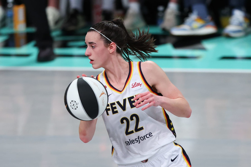 BROOKLYN, NY - JUNE 02:  Caitlin Clark #22 of the Indiana Fever controls the ball during the game against the New York Liberty on June 2, 2024 at the Barclays Center in Brooklyn, New York.  (Photo by Rich Graessle/Icon Sportswire via Getty Images)