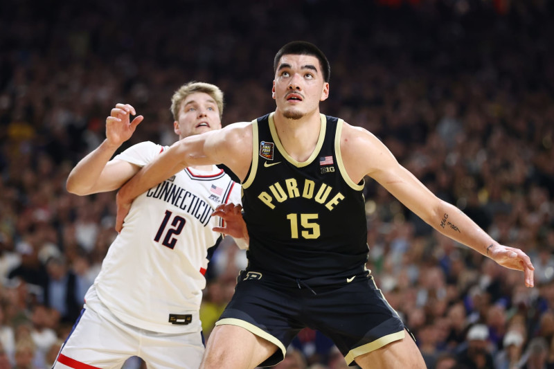 GLENDALE, ARIZONA - APRIL 08: Zach Edey #15 of the Purdue Boilermakers boxes out Cam Spencer #12 of the Connecticut Huskies during the second half in the NCAA Men's Basketball Tournament National Championship game at State Farm Stadium on April 08, 2024 in Glendale, Arizona. (Photo by Jamie Schwaberow/NCAA Photos via Getty Images)