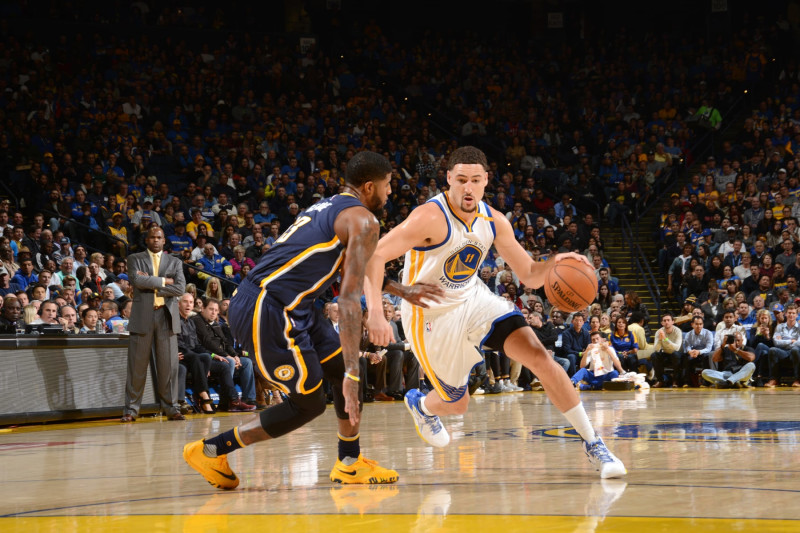 OAKLAND, CA - DECEMBER 5: Klay Thompson #11 of the Golden State Warriors drives to the basket during the game against the Indiana Pacers on December 5, 2016 at ORACLE Arena in Oakland, California. NOTE TO USER: User expressly acknowledges and agrees that, by downloading and or using this photograph, user is consenting to the terms and conditions of Getty Images License Agreement. Mandatory Copyright Notice: Copyright 2016 NBAE (Photo by Noah Graham/NBAE via Getty Images)