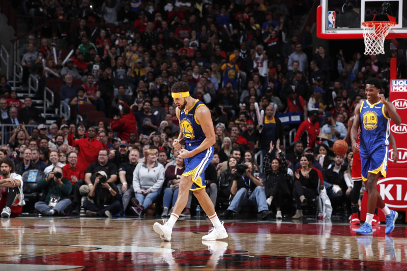 CHICAGO, IL - OCTOBER 29:  Klay Thompson #11 of the Golden State Warriors celebrates after hitting his 14th three pointer to break the single game record for the most three's against the Chicago Bulls on October 29, 2018 at United Center in Chicago, Illinois. NOTE TO USER: User expressly acknowledges and agrees that, by downloading and or using this photograph, User is consenting to the terms and conditions of the Getty Images License Agreement. Mandatory Copyright Notice: Copyright 2018 NBAE (Photo by Jeff Haynes/NBAE via Getty Images)