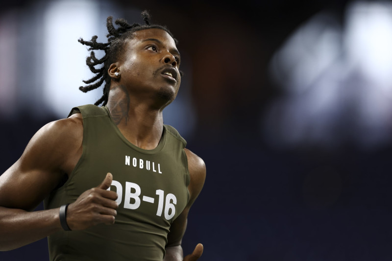 INDIANAPOLIS, INDIANA - MARCH 1: Khyree Jackson #DB16 of Oregon runs the 40-yard dash during the NFL Combine at the Lucas Oil Stadium on March 1, 2024 in Indianapolis, Indiana. (Photo by Kevin Sabitus/Getty Images)