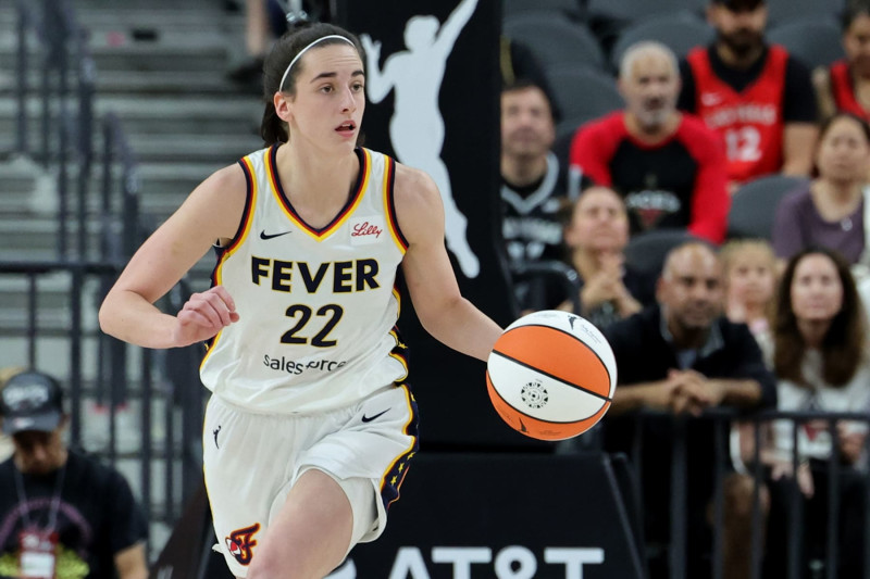 LAS VEGAS, NEVADA - JULY 02: Caitlin Clark #22 of the Indiana Fever brings the ball up the court against the Las Vegas Aces in the first quarter of their game at T-Mobile Arena on July 02, 2024 in Las Vegas, Nevada. The Aces defeated the Fever 88-69. NOTE TO USER: User expressly acknowledges and agrees that, by downloading and or using this photograph, User is consenting to the terms and conditions of the Getty Images License Agreement. (Photo by Ethan Miller/Getty Images)