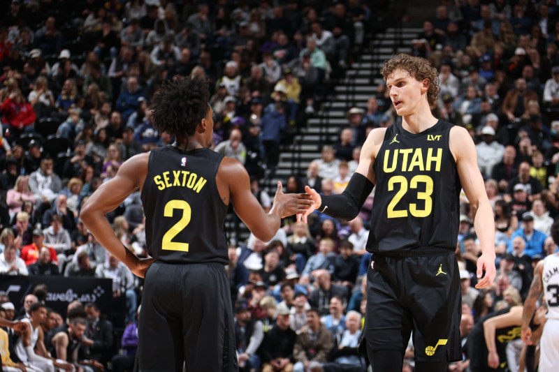 Collin Sexton and Lauri Markkanen