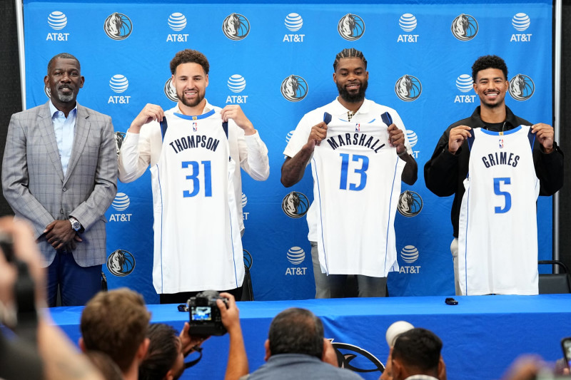 Michael Finley, Klay Thompson, Naji Marshall and Quentin Grimes