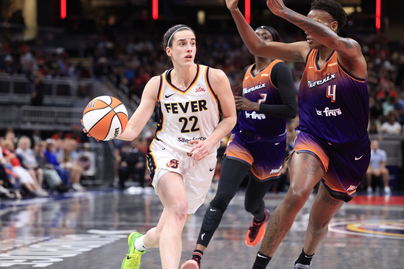 INDIANAPOLIS, IN - JULY 12: Caitlin Clark #22 of the Indiana Fever drives to the basket during the game against the Phoenix Mercury on July 12, 2024 at Gainbridge Fieldhouse in Indianapolis, Indiana. NOTE TO USER: User expressly acknowledges and agrees that, by downloading and or using this Photograph, user is consenting to the terms and conditions of the Getty Images License Agreement. Mandatory Copyright Notice: Copyright 2024 NBAE (Photo by Justin Casterline/NBAE via Getty Images)