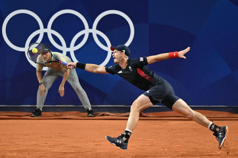 Britain's Andy Murray playing with Britain's Daniel Evans serves to US' Taylor Fritz and US' Tommy Paul during their men's doubles quarter-final tennis match on Court Suzanne-Lenglen at the Roland-Garros Stadium during the Paris 2024 Olympic Games, in Paris on August 1, 2024. (Photo by PATRICIA DE MELO MOREIRA / AFP) (Photo by PATRICIA DE MELO MOREIRA/AFP via Getty Images)