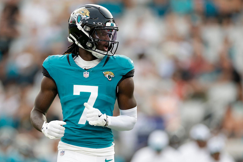 JACKSONVILLE, FL - AUGUST 10: Jacksonville Jaguars wide receiver Brian Thomas Jr. (7) lines up for a play during the game between the Kansas City Chiefs and the Jacksonville Jaguars on August 10, 2024 at EverBank Stadium in Jacksonville, Fl. (Photo by David Rosenblum/Icon Sportswire via Getty Images)