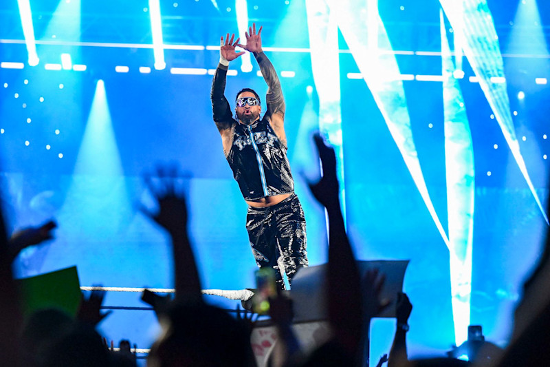 PROVIDENCE, Rhode Island - 26 DE AGOSTO: Jey Uso ingresa a la arena durante Monday Night RAW en Amica Mutual Pavillion el 26 de agosto de 2024 en Providence, Rhode Island. (Foto de WWE/Getty Images)