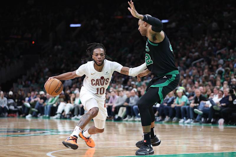 BOSTON, MASSACHUSETTS - MAY 15: Darius Garland #10 of the Cleveland Cavaliers drives to the basket against Al Horford #42 of the Boston Celtics during the third quarter in Game Five of the Eastern Conference Second Round Playoffs at TD Garden on May 15, 2024 in Boston, Massachusetts. NOTE TO USER: User expressly acknowledges and agrees that, by downloading and or using this photograph, User is consenting to the terms and conditions of the Getty Images License Agreement. (Photo by Adam Glanzman/Getty Images)