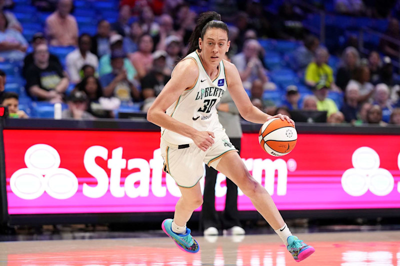 ARLINGTON, TEXAS - SEPTEMBER 10: Breanna Stewart #30 of the New York Liberty controls the ball during the first half against the Dallas Wings at College Park Center on September 10, 2024 in Arlington, Texas. NOTE TO USER: User expressly acknowledges and agrees that, by downloading and or using this photograph, User is consenting to the terms and conditions of the Getty Images License Agreement. (Photo by Sam Hodde/Getty Images)