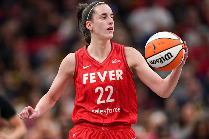 INDIANAPOLIS, INDIANA - SEPTEMBER 11: Caitlin Clark #22 of the Indiana Fever dribbles the ball in the second quarter against the Las Vegas Aces at Gainbridge Fieldhouse on September 11, 2024 in Indianapolis, Indiana. NOTE TO USER: User expressly acknowledges and agrees that, by downloading and or using this photograph, User is consenting to the terms and conditions of the Getty Images License Agreement. (Photo by Dylan Buell/Getty Images)