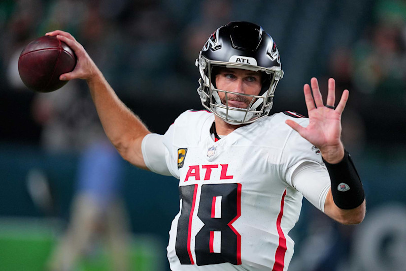 PHILADELPHIA, PENNSYLVANIA - SEPTEMBER 16: Kirk Cousins #18 of the Atlanta Falcons warms up prior to the game against the Philadelphia Eagles at Lincoln Financial Field on September 16, 2024 in Philadelphia, Pennsylvania. (Photo by Mitchell Leff/Getty Images)