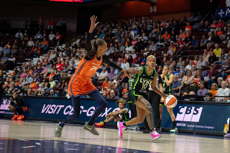 UNCASVILLE, CT - SEPTEMBER 17: Minnesota Lynx guard Courtney Williams (10) handles the ball while defended by Connecticut Sun forward/guard DeWanna Bonner (24) during a WNBA game between the Minnesota Lynx and the Connecticut Sun on September 17,2024, at Mohegan Sun Arena in Uncasville, CT. (Photo by Erica Denhoff/Icon Sportswire via Getty Images)