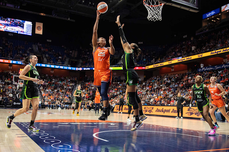 UNCASVILLE, CT - SEPTEMBER 17: Connecticut Sun forward Alyssa Thomas (25) shoots the ball while defended by Minnesota Lynx forward Napheesa Collier (24) during a WNBA game between the Minnesota Lynx and the Connecticut Sun on September 17,2024, at Mohegan Sun Arena in Uncasville, CT. (Photo by Erica Denhoff/Icon Sportswire via Getty Images)